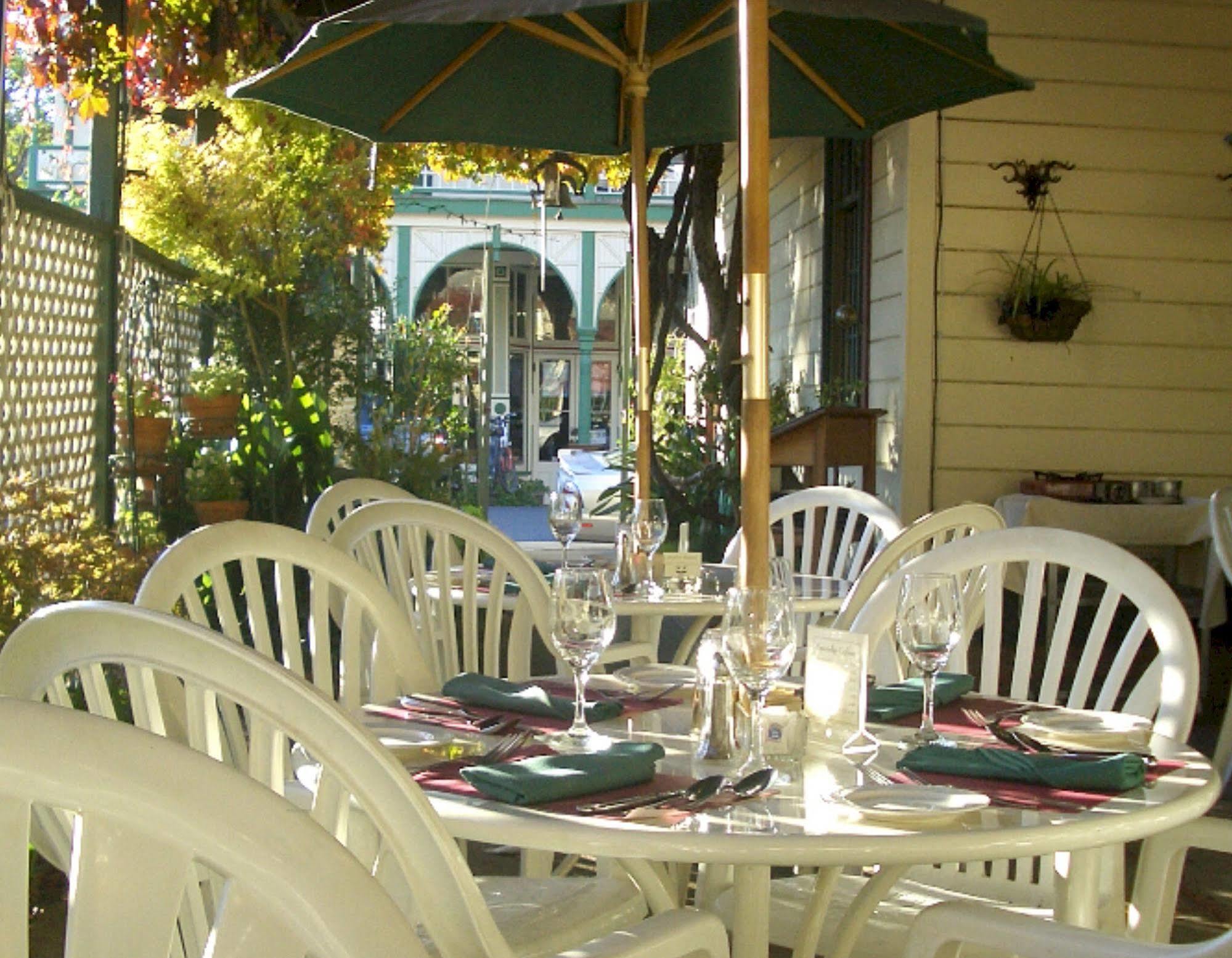 The National Hotel Jamestown Extérieur photo