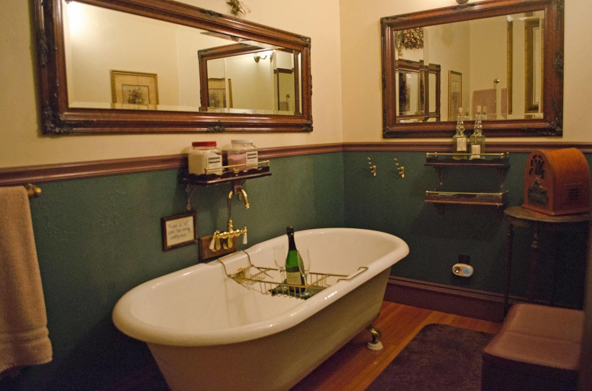 The National Hotel Jamestown Extérieur photo