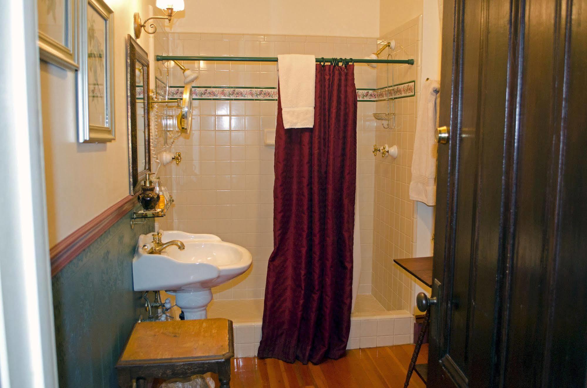 The National Hotel Jamestown Extérieur photo
